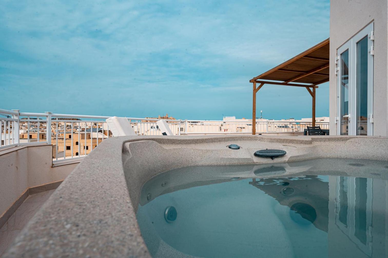 The Willows Penthouses With Jacuzzi Ghajn il-Kbira  ภายนอก รูปภาพ