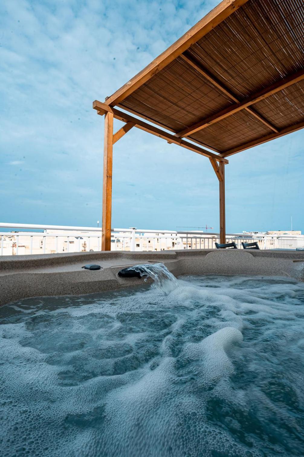 The Willows Penthouses With Jacuzzi Ghajn il-Kbira  ภายนอก รูปภาพ